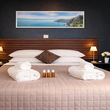 Dinkli Hotel 3*