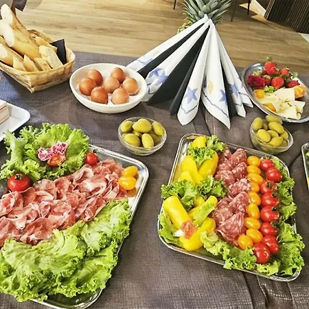 Dinkli Ξενοδοχείο 3*