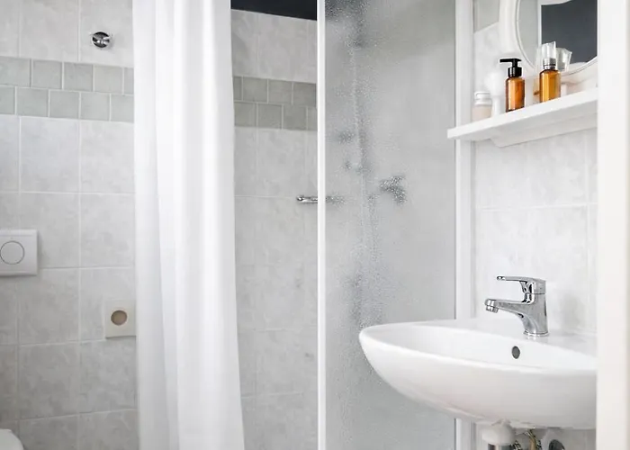 Ξενοδοχείο Dinkli